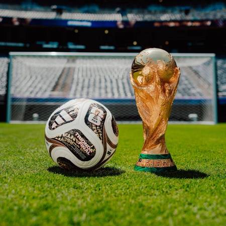 Мяч футб. ADIDAS WC26 Trionda Final PRO, JY8928, р.5, FIFA PRO, 4пан, ПУ, термосш, бел-черн-золотист Цвет: Белый/Черный/Золотистый